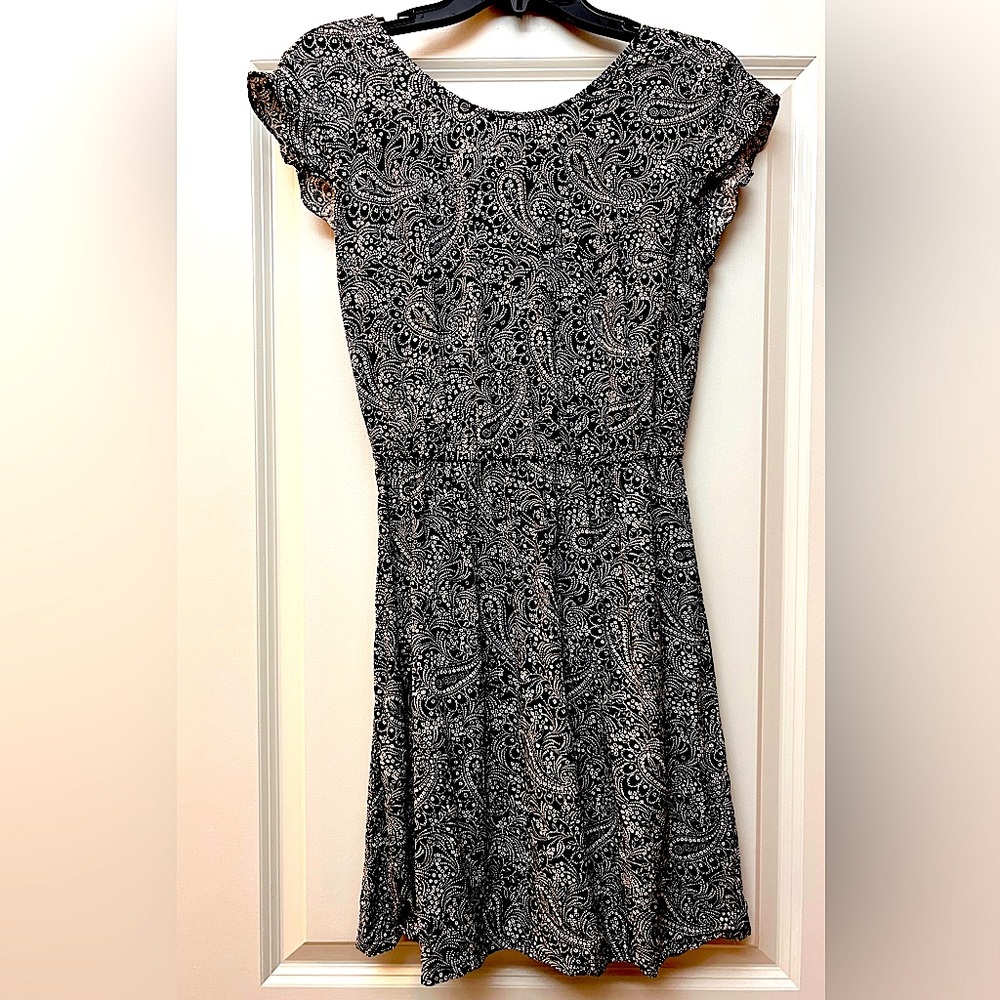 Old Navy jr/women’s black & white print dress•Size XS.  Worn twice.